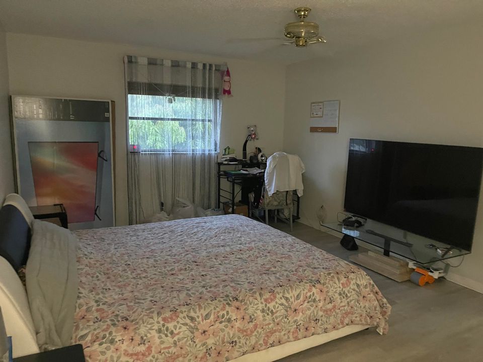 For Rent: $2,200 (2 beds, 2 baths, 1170 Square Feet)