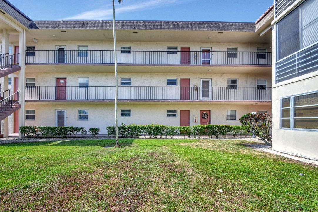 Active With Contract: $145,000 (1 beds, 1 baths, 775 Square Feet)