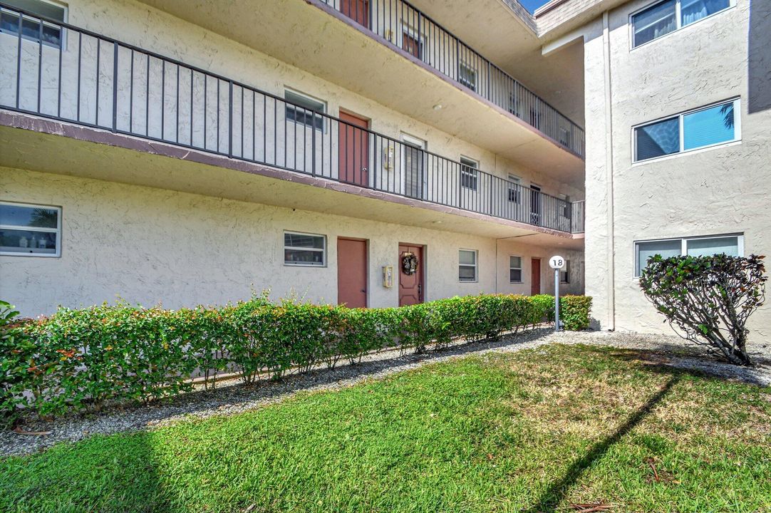 Active With Contract: $145,000 (1 beds, 1 baths, 775 Square Feet)