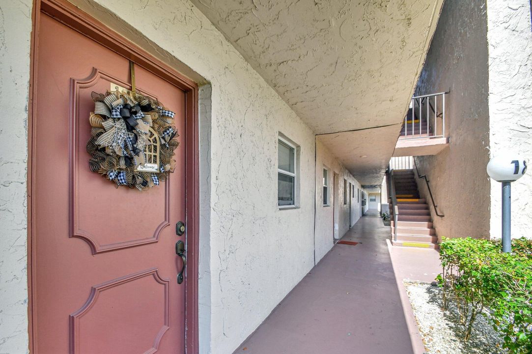 Active With Contract: $145,000 (1 beds, 1 baths, 775 Square Feet)