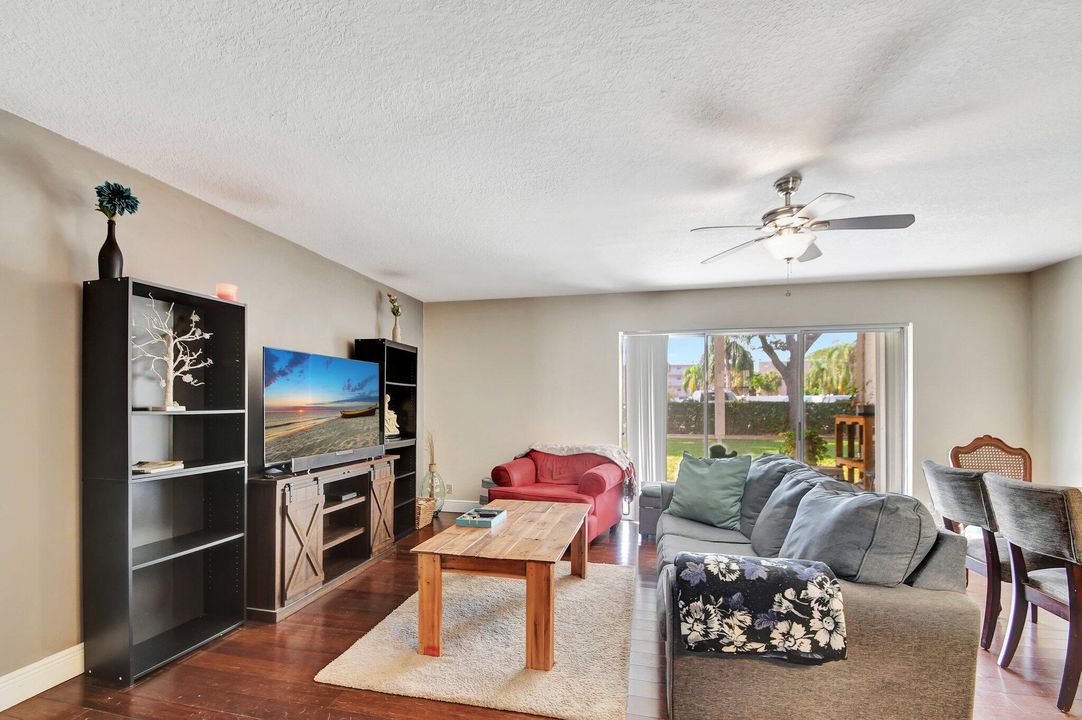 Active With Contract: $145,000 (1 beds, 1 baths, 775 Square Feet)