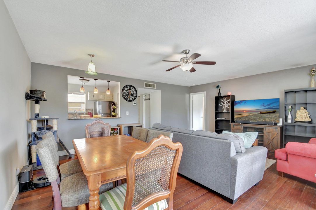 Active With Contract: $145,000 (1 beds, 1 baths, 775 Square Feet)