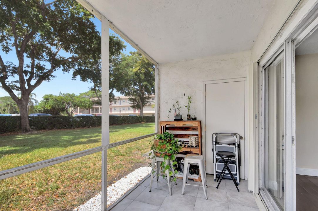 Active With Contract: $145,000 (1 beds, 1 baths, 775 Square Feet)