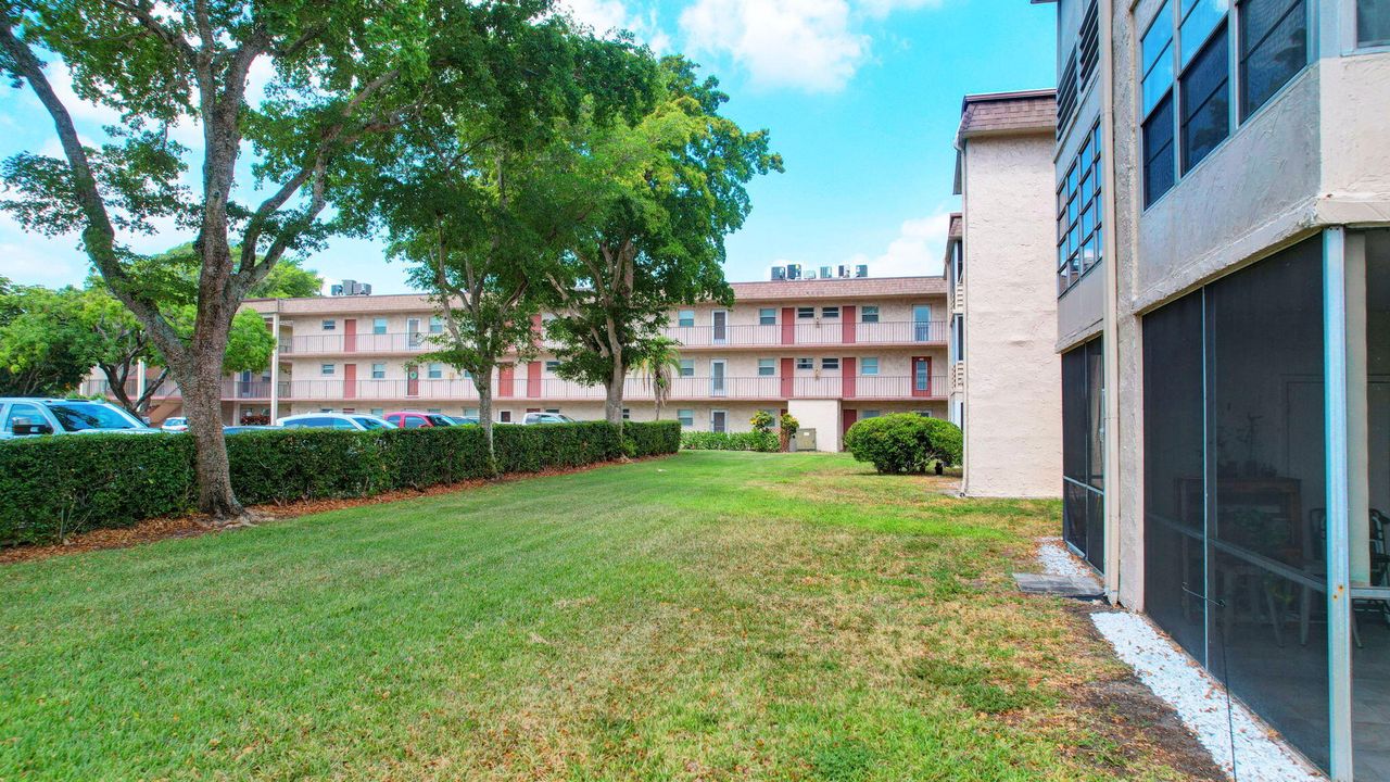 Active With Contract: $145,000 (1 beds, 1 baths, 775 Square Feet)