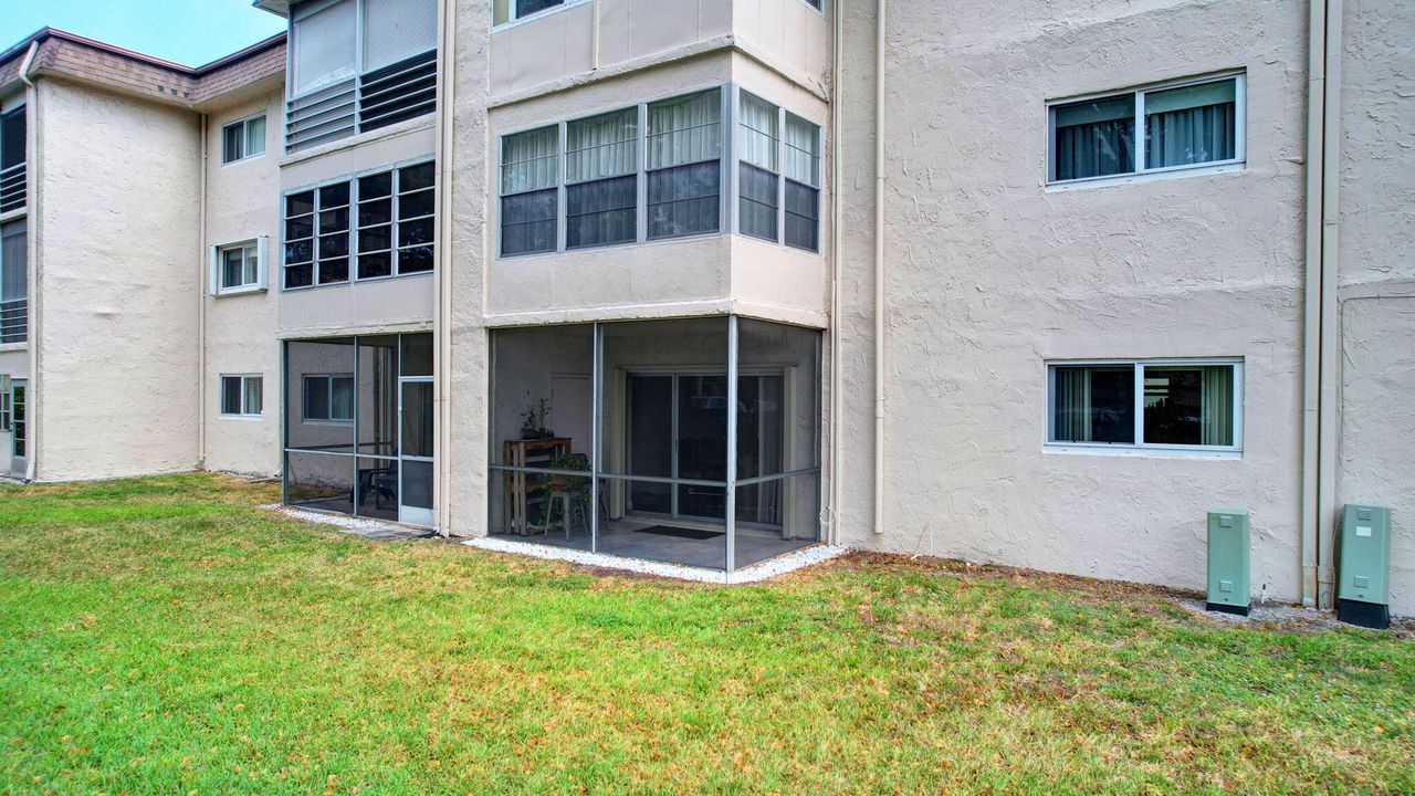 Active With Contract: $145,000 (1 beds, 1 baths, 775 Square Feet)