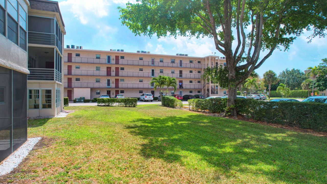 Active With Contract: $145,000 (1 beds, 1 baths, 775 Square Feet)