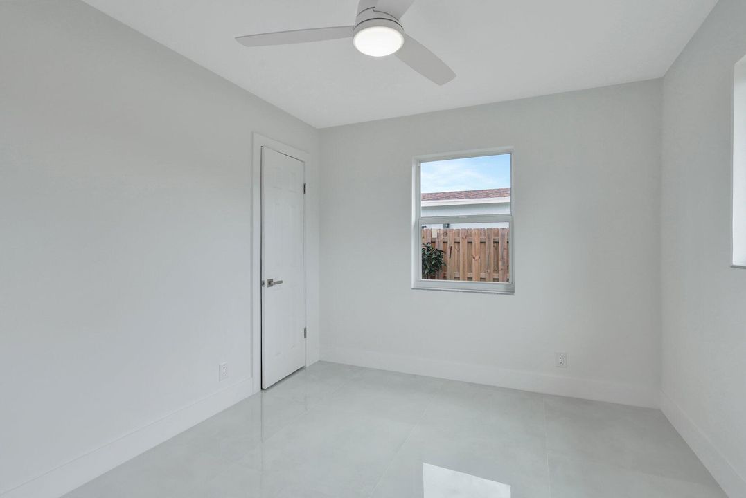 For Sale: $499,000 (3 beds, 2 baths, 927 Square Feet)