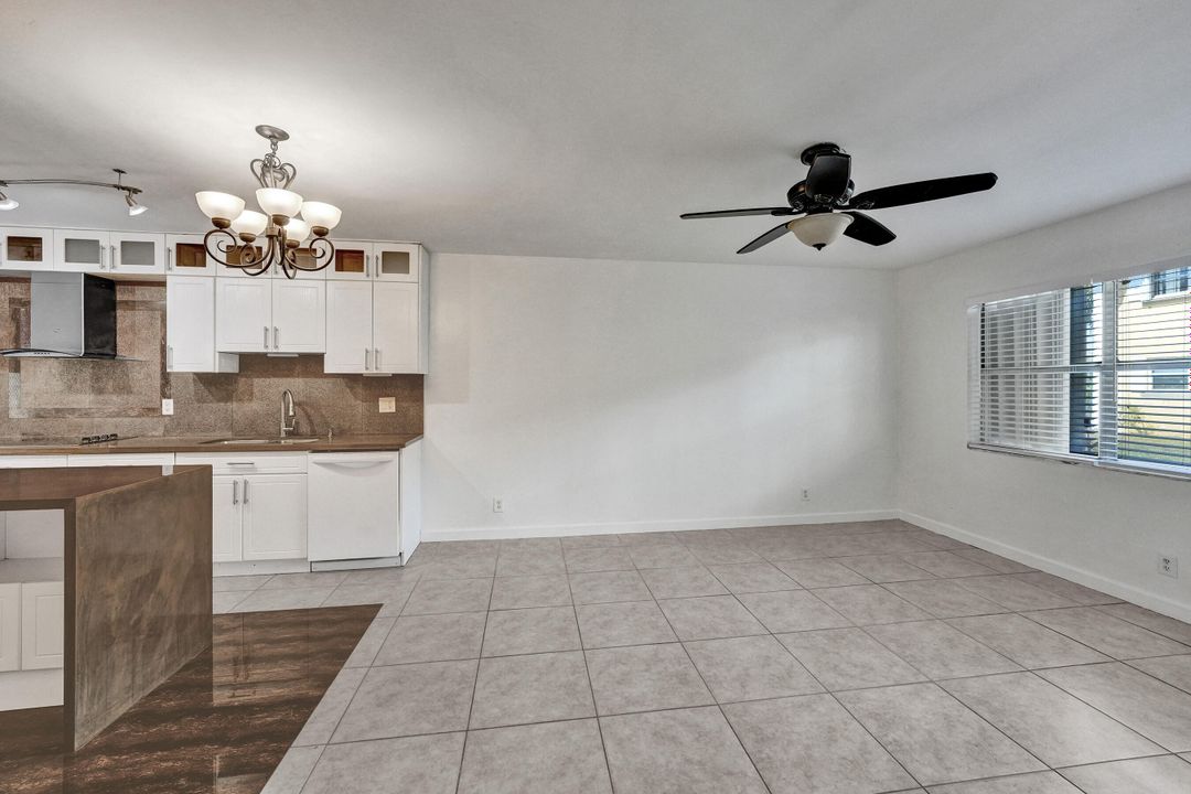 Active With Contract: $1,800 (2 beds, 1 baths, 840 Square Feet)