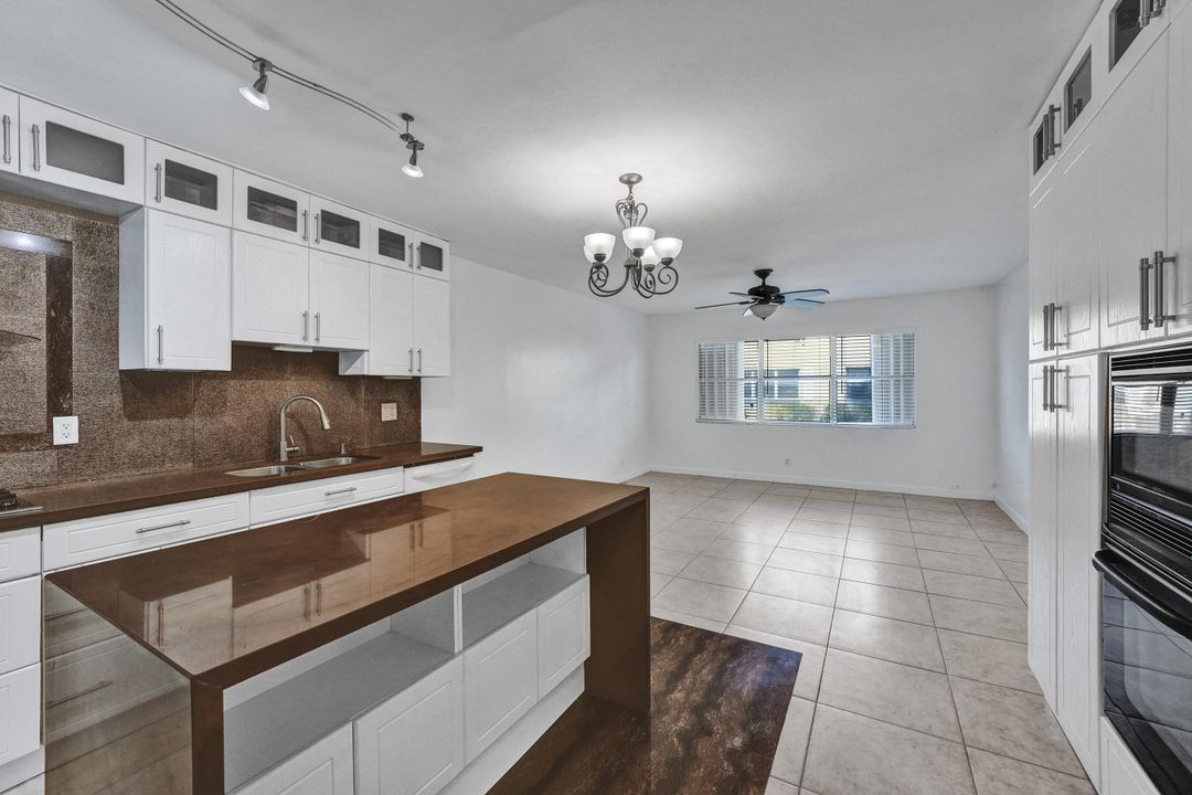 Active With Contract: $1,800 (2 beds, 1 baths, 840 Square Feet)