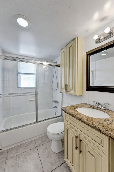 Active With Contract: $1,800 (2 beds, 1 baths, 840 Square Feet)