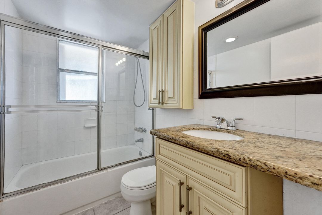 Active With Contract: $1,800 (2 beds, 1 baths, 840 Square Feet)