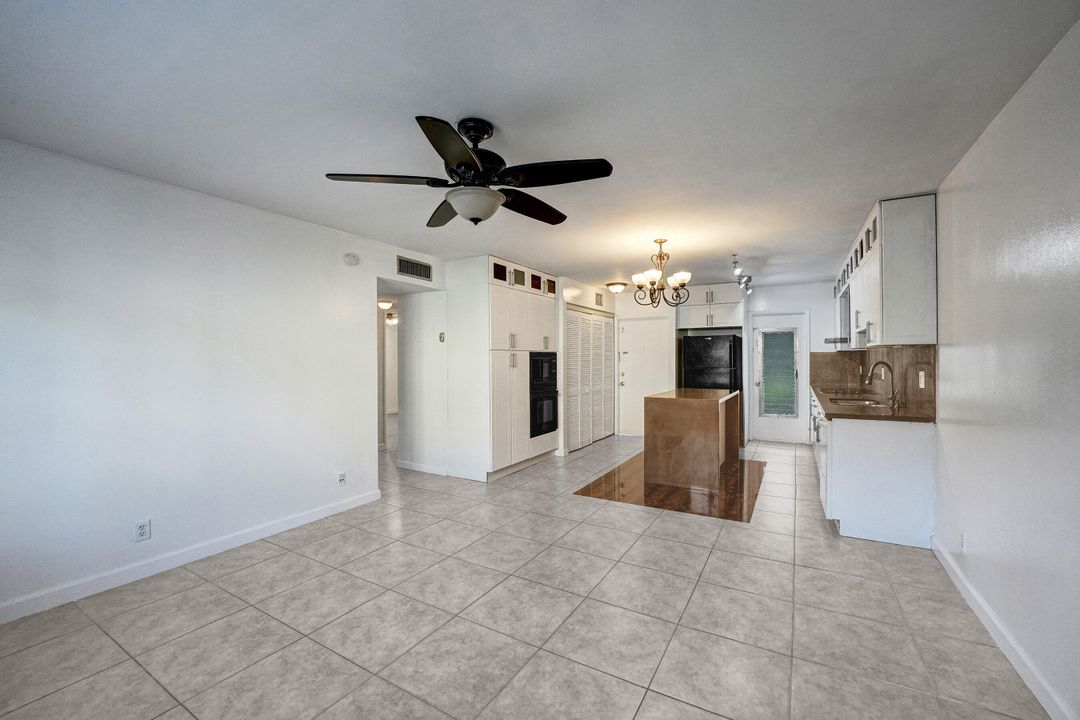 Active With Contract: $1,800 (2 beds, 1 baths, 840 Square Feet)