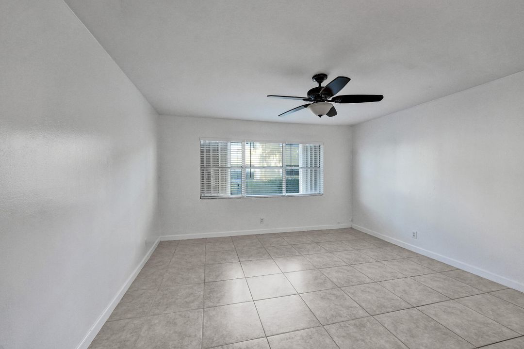 Active With Contract: $1,800 (2 beds, 1 baths, 840 Square Feet)