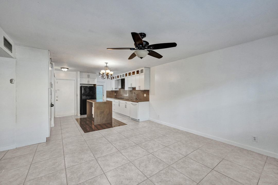 Active With Contract: $1,800 (2 beds, 1 baths, 840 Square Feet)