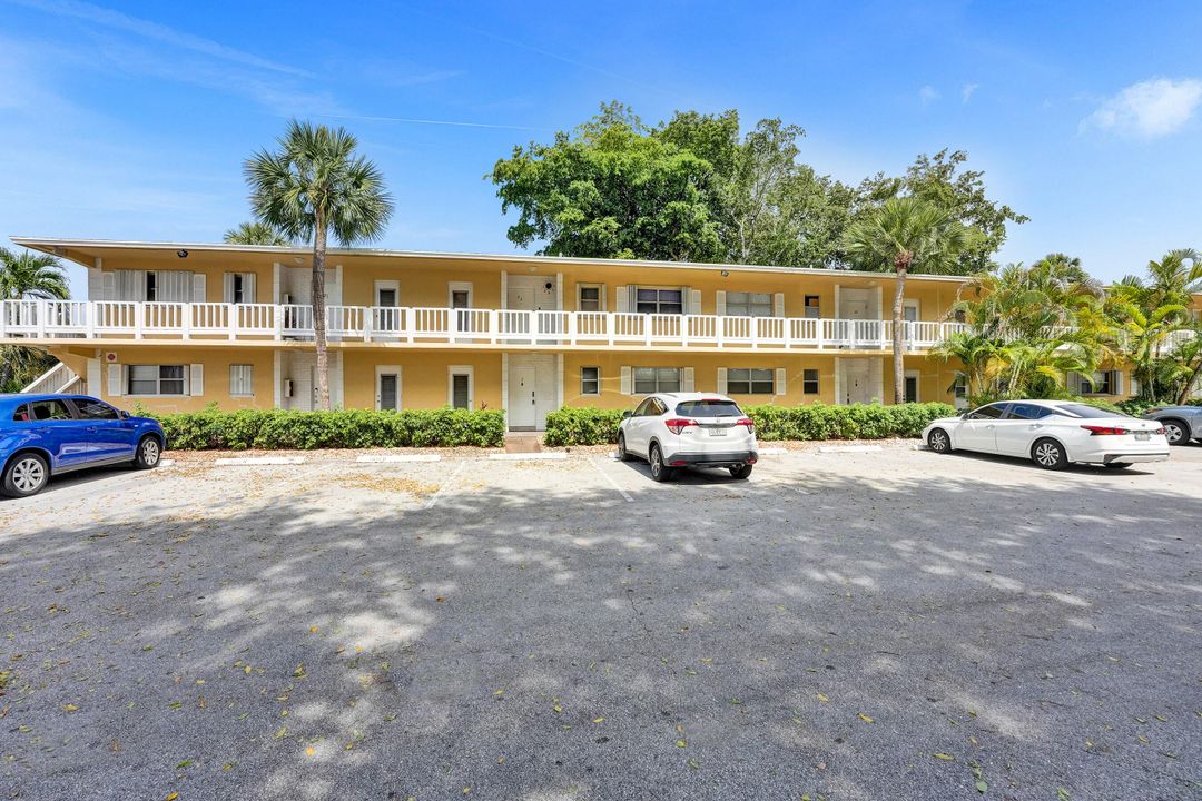 Active With Contract: $1,800 (2 beds, 1 baths, 840 Square Feet)