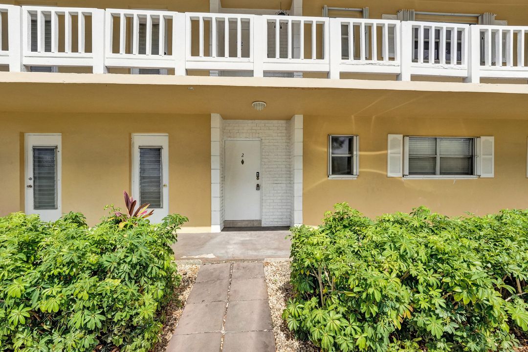 Active With Contract: $1,800 (2 beds, 1 baths, 840 Square Feet)