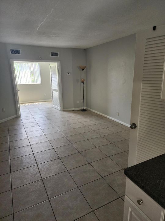 For Rent: $1,650 (1 beds, 1 baths, 600 Square Feet)