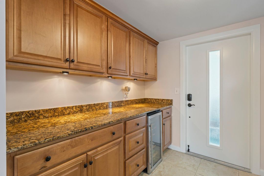For Sale: $925,000 (2 beds, 2 baths, 1250 Square Feet)