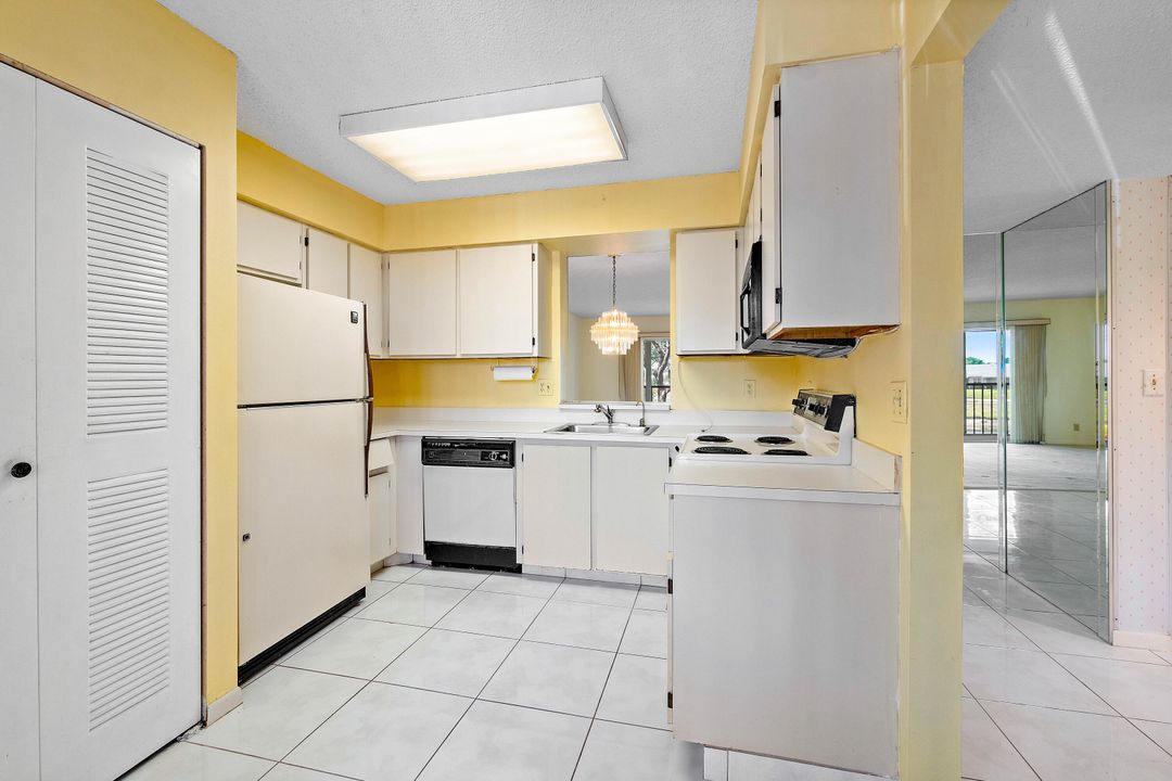 For Sale: $174,999 (2 beds, 2 baths, 1070 Square Feet)