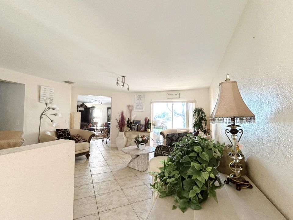 For Sale: $550,000 (4 beds, 2 baths, 2208 Square Feet)