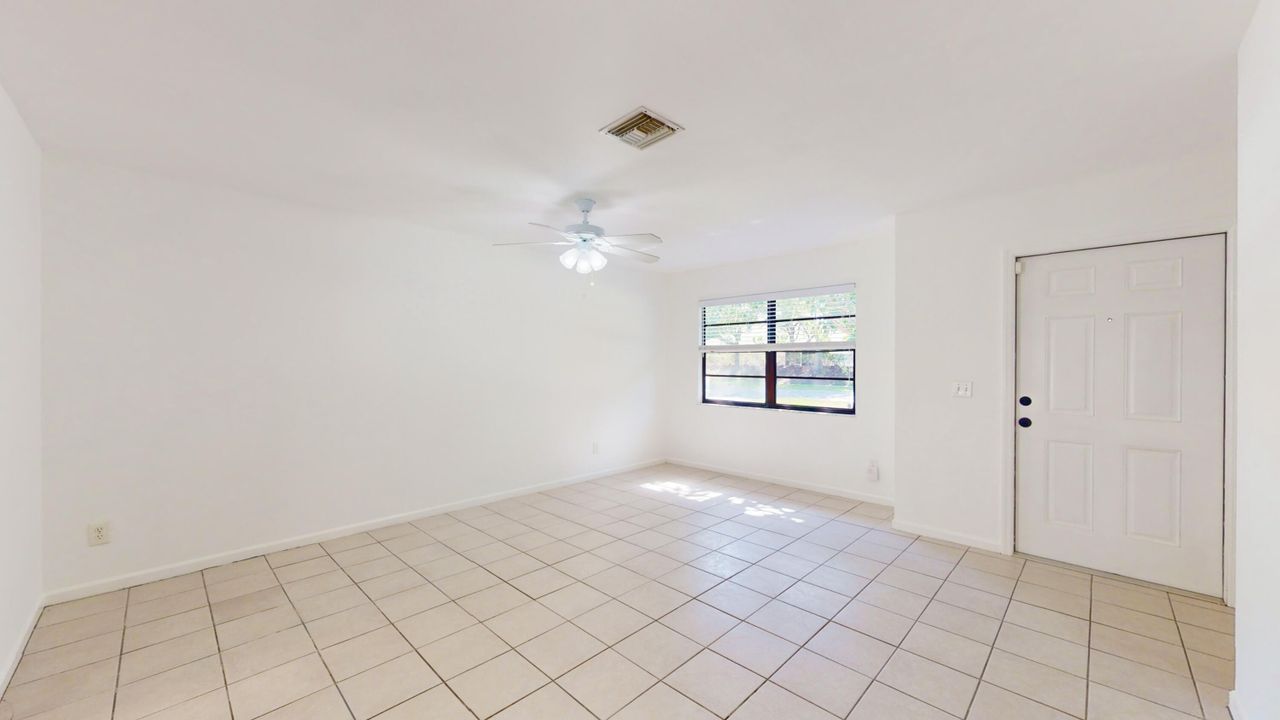 Active With Contract: $269,000 (2 beds, 2 baths, 959 Square Feet)
