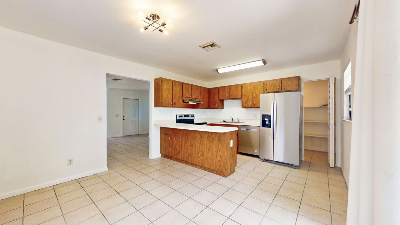 Active With Contract: $269,000 (2 beds, 2 baths, 959 Square Feet)