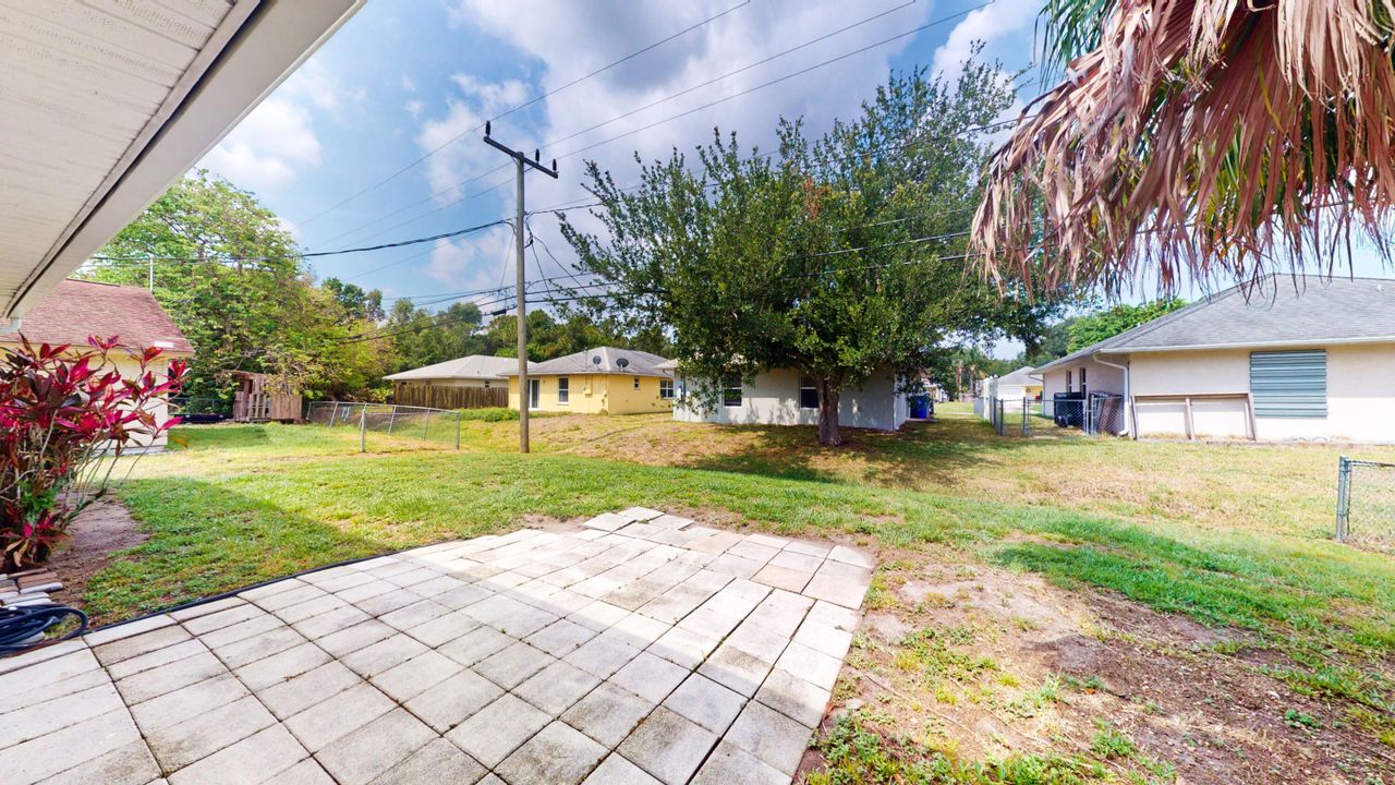 Active With Contract: $269,000 (2 beds, 2 baths, 959 Square Feet)