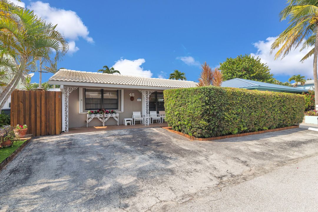 For Sale: $1,100,000 (3 beds, 2 baths, 1120 Square Feet)