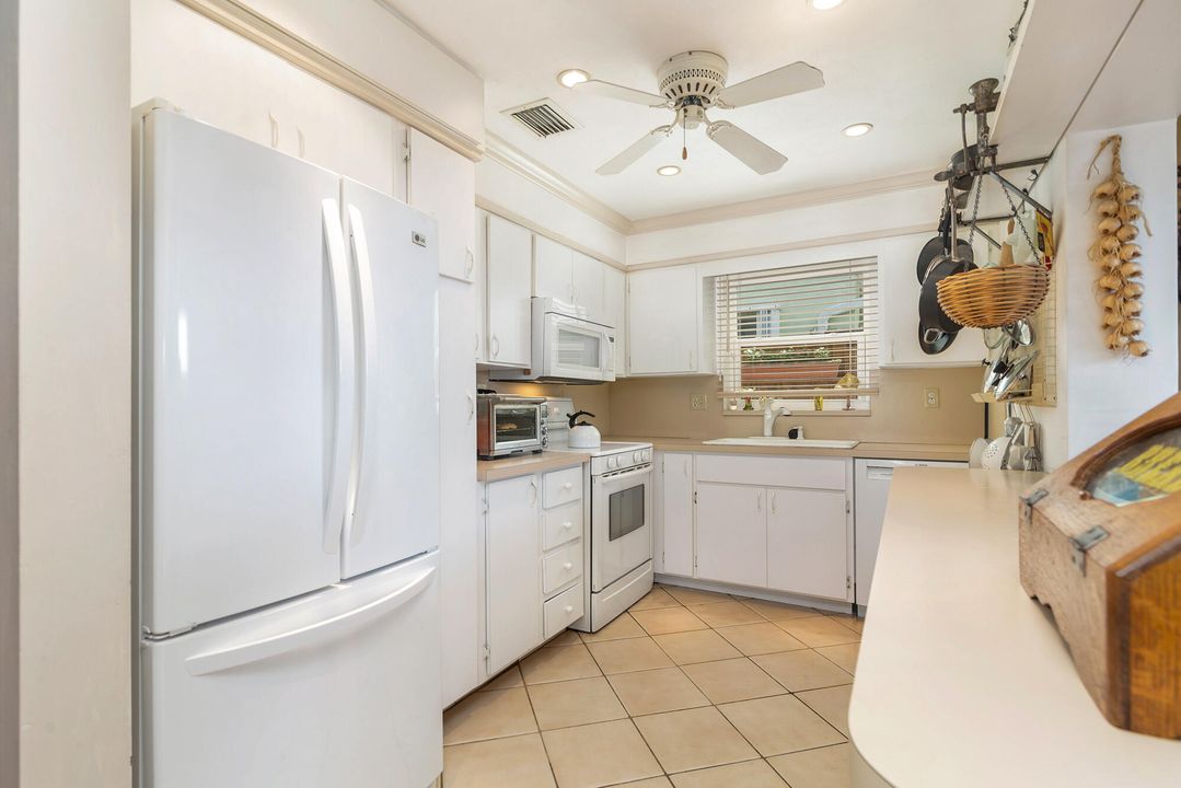 For Sale: $1,100,000 (3 beds, 2 baths, 1120 Square Feet)