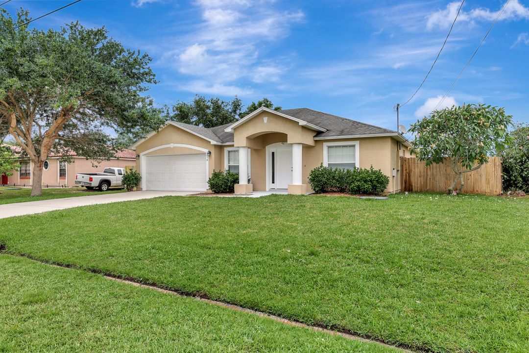 For Sale: $389,900 (3 beds, 2 baths, 1656 Square Feet)