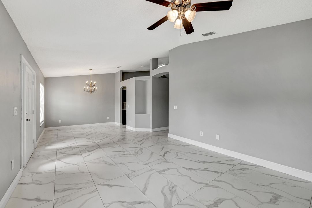 For Sale: $389,900 (3 beds, 2 baths, 1656 Square Feet)