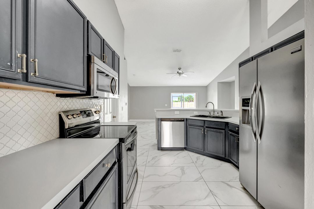 For Sale: $389,900 (3 beds, 2 baths, 1656 Square Feet)