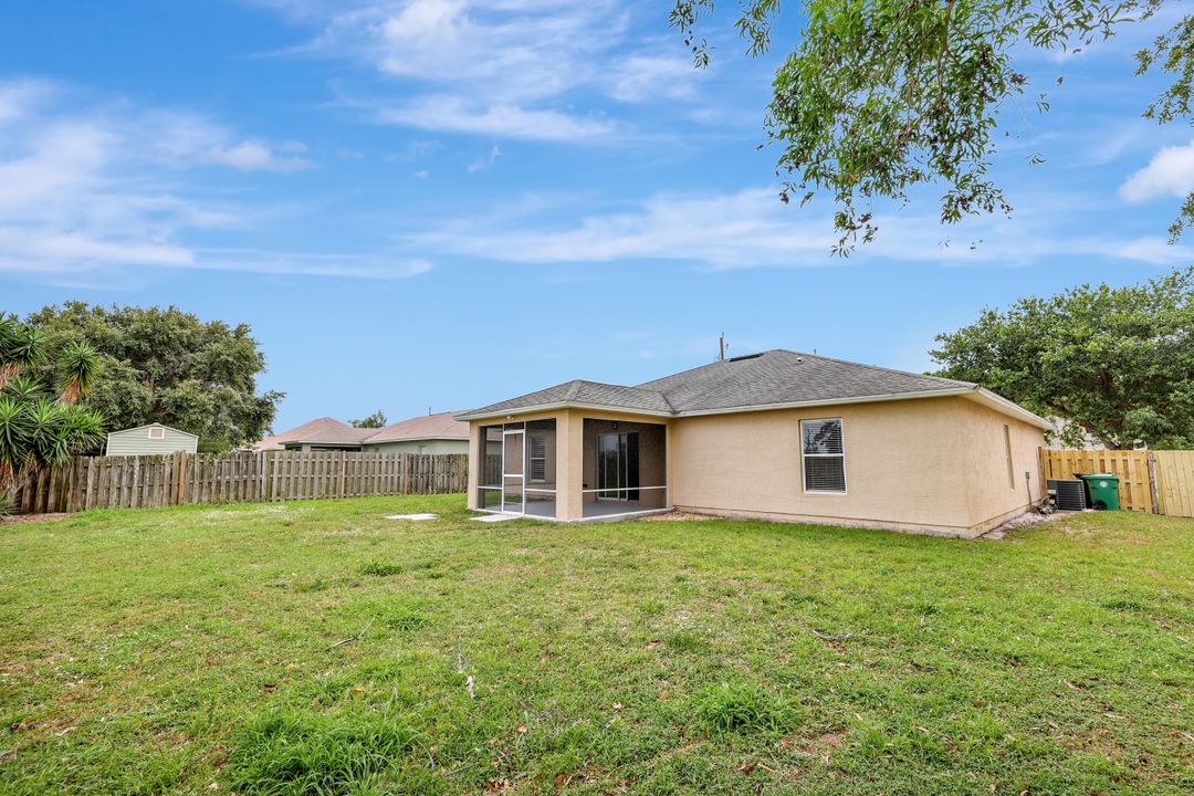 For Sale: $389,900 (3 beds, 2 baths, 1656 Square Feet)