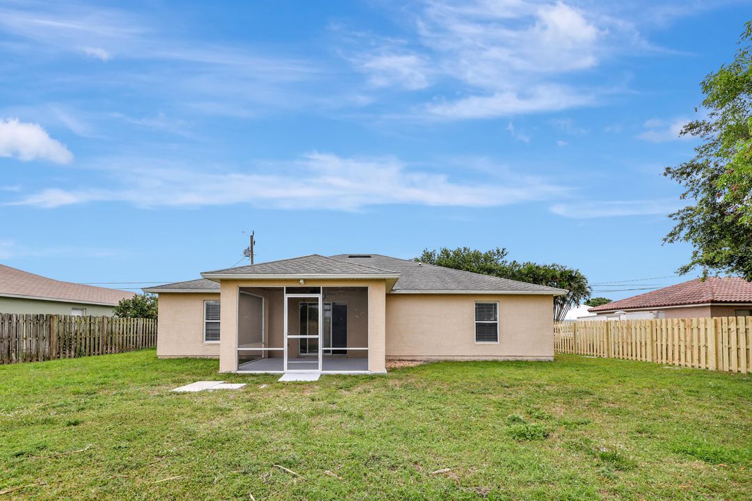 For Sale: $389,900 (3 beds, 2 baths, 1656 Square Feet)