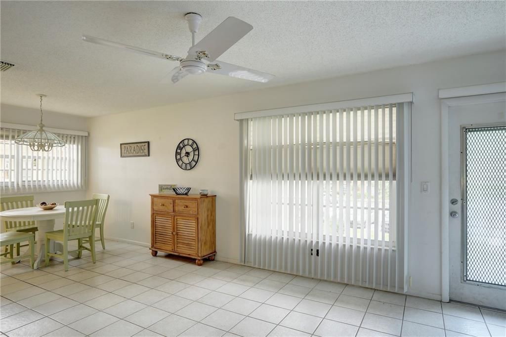 For Sale: $140,000 (2 beds, 2 baths, 1000 Square Feet)