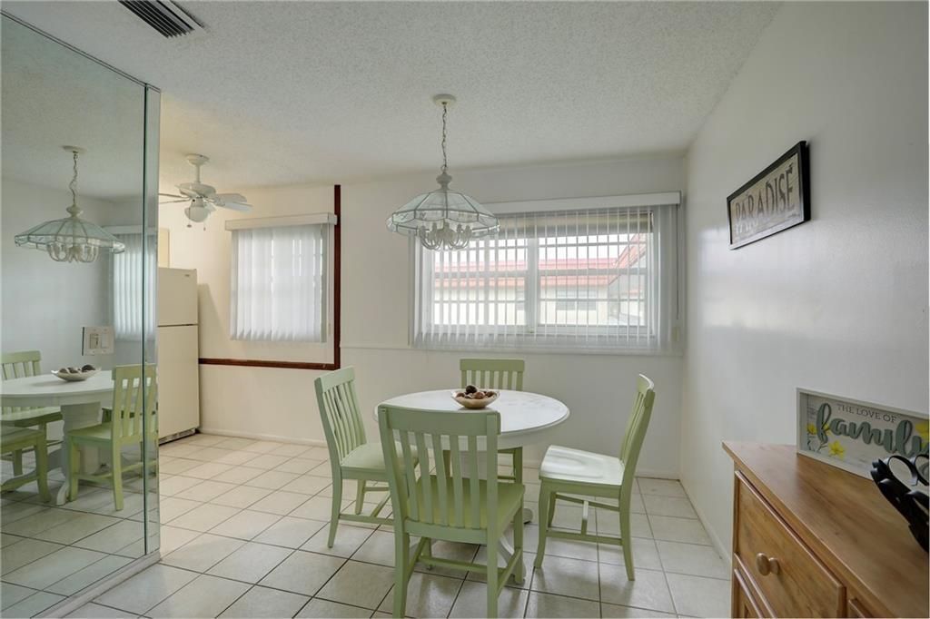 For Sale: $140,000 (2 beds, 2 baths, 1000 Square Feet)