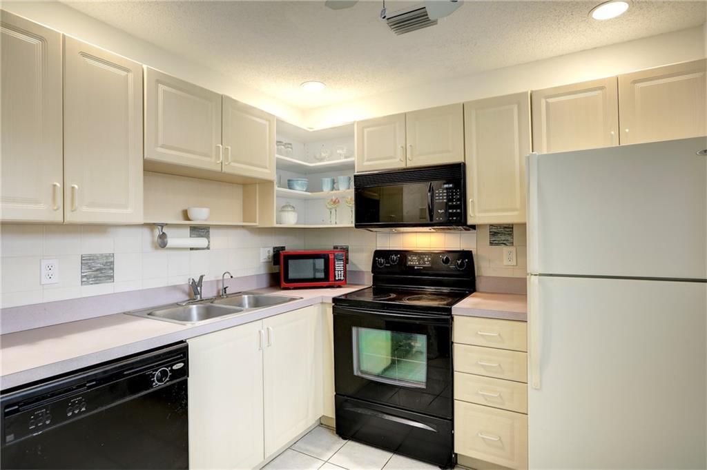 For Sale: $140,000 (2 beds, 2 baths, 1000 Square Feet)