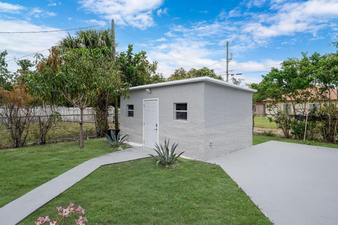 For Sale: $524,900 (3 beds, 1 baths, 1008 Square Feet)
