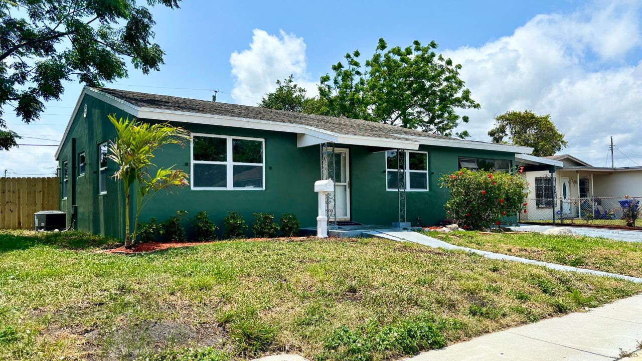 For Sale: $359,000 (3 beds, 1 baths, 1174 Square Feet)