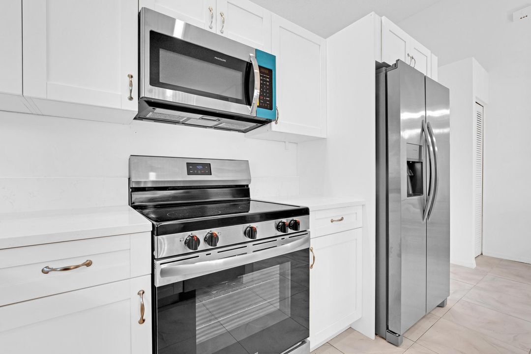 For Sale: $400,000 (2 beds, 2 baths, 1555 Square Feet)