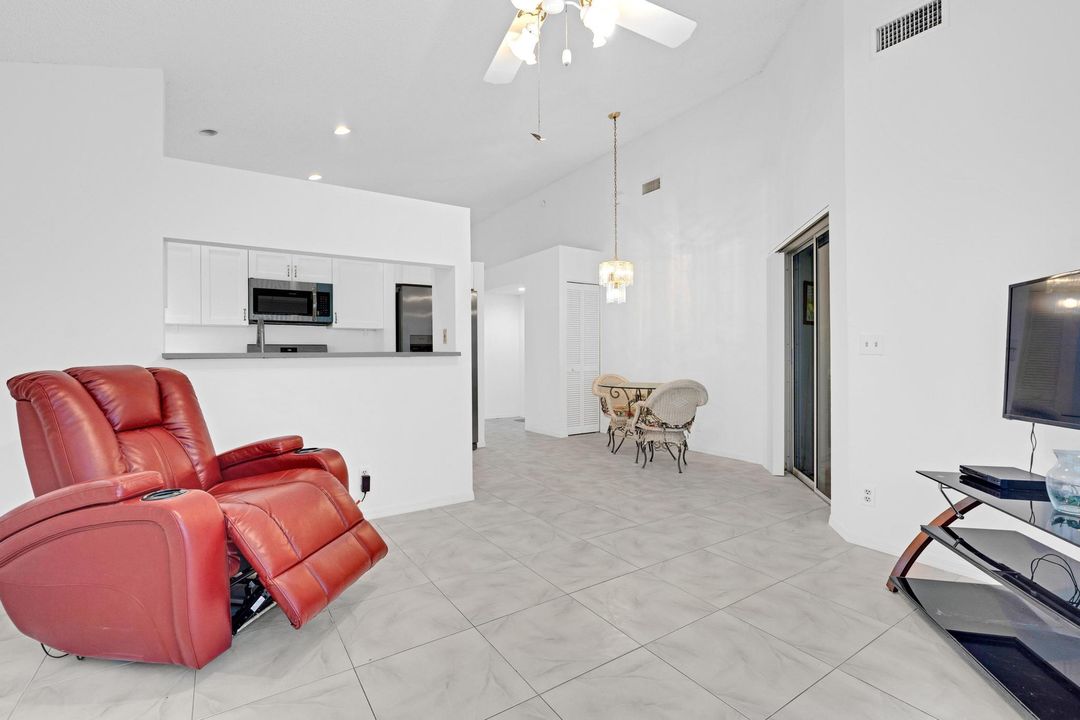 For Sale: $400,000 (2 beds, 2 baths, 1555 Square Feet)