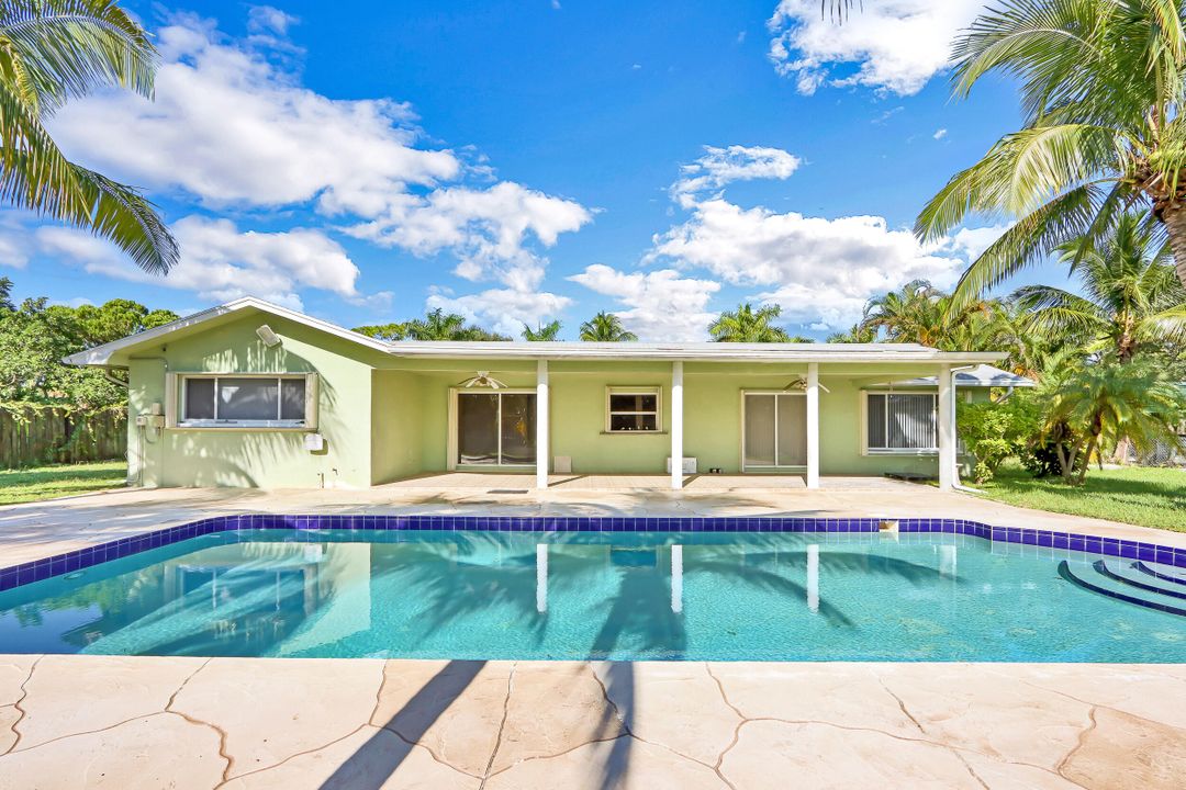 Active With Contract: $4,000 (4 beds, 3 baths, 2472 Square Feet)