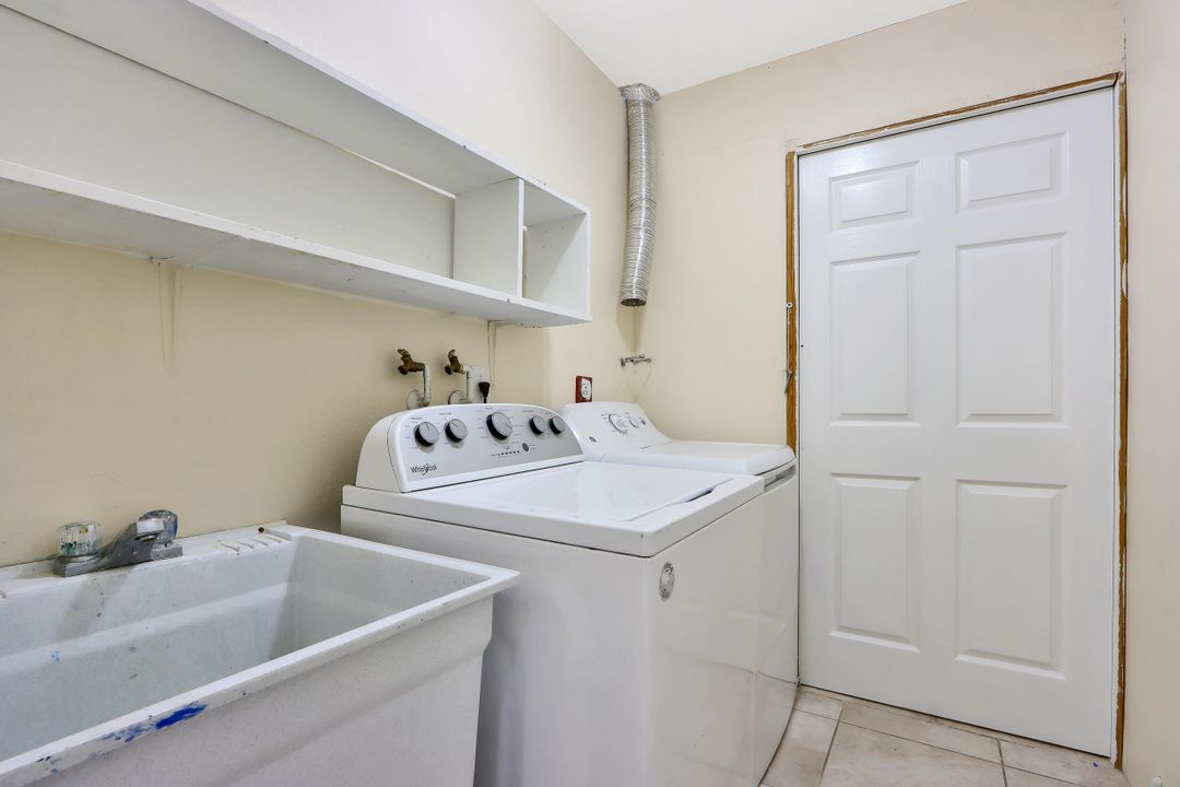 Active With Contract: $4,000 (4 beds, 3 baths, 2472 Square Feet)