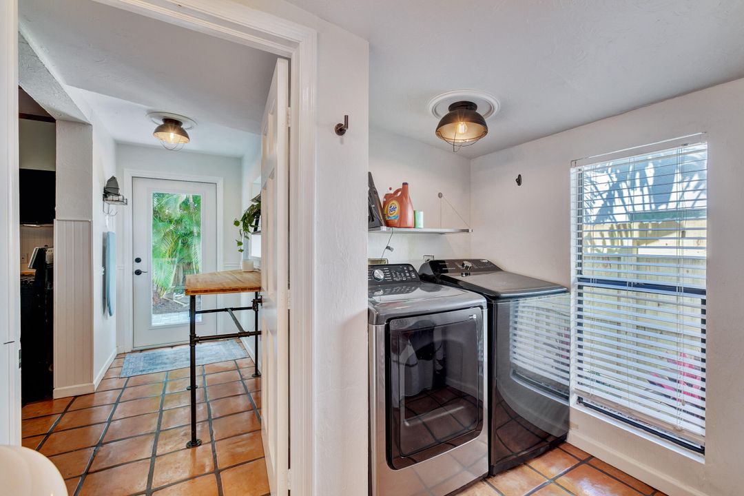 Active With Contract: $3,495 (3 beds, 2 baths, 1686 Square Feet)