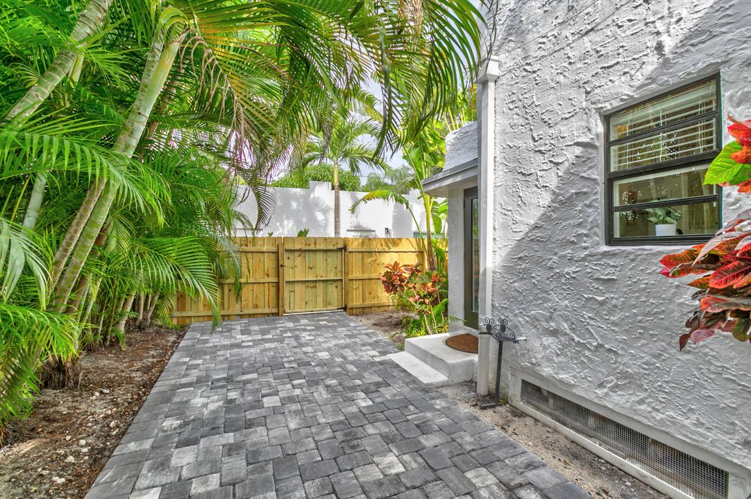 Active With Contract: $3,495 (3 beds, 2 baths, 1686 Square Feet)