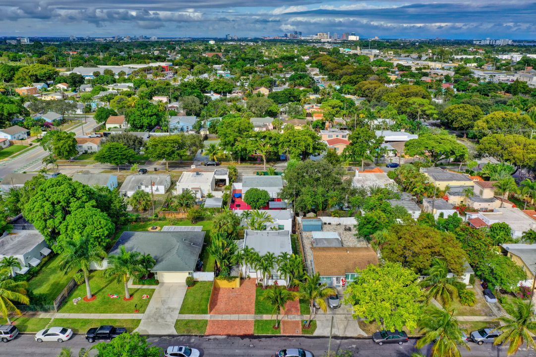 Active With Contract: $3,495 (3 beds, 2 baths, 1686 Square Feet)