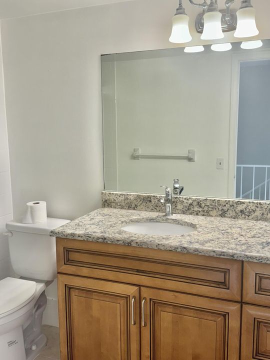Active With Contract: $2,600 (2 beds, 1 baths, 1427 Square Feet)