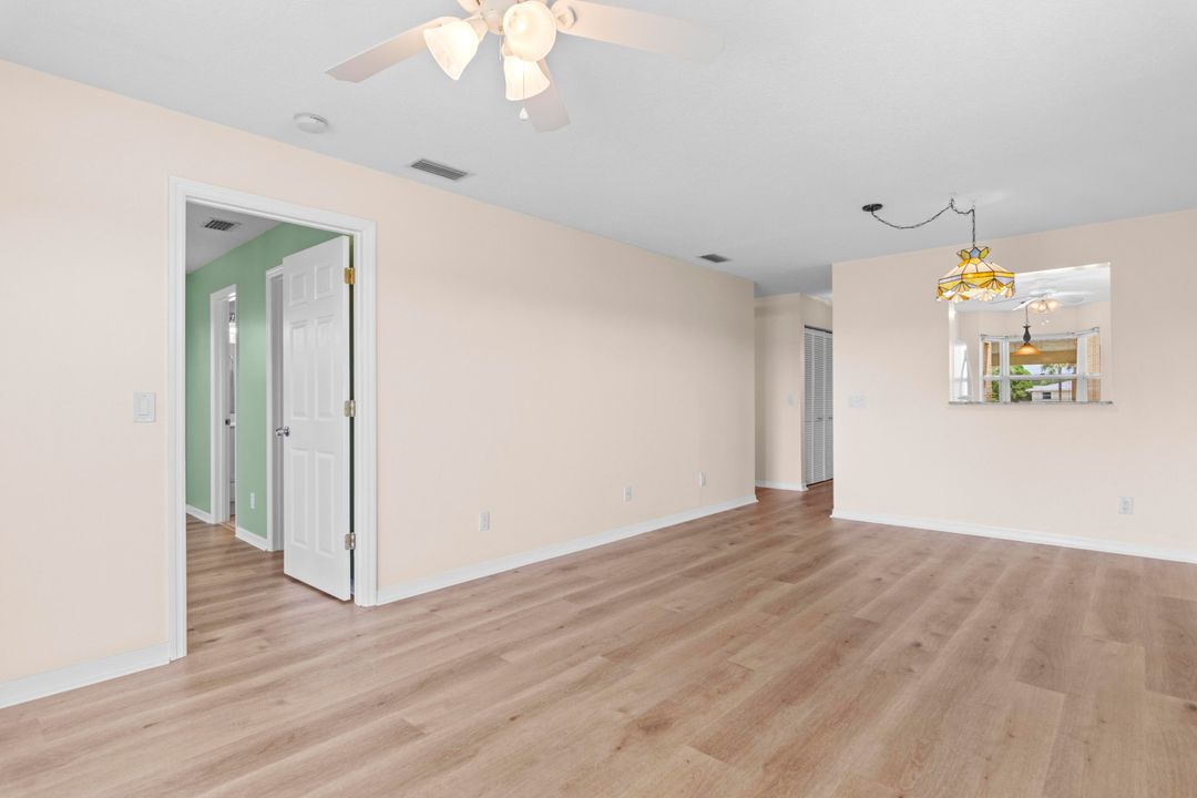 For Sale: $200,000 (2 beds, 2 baths, 913 Square Feet)