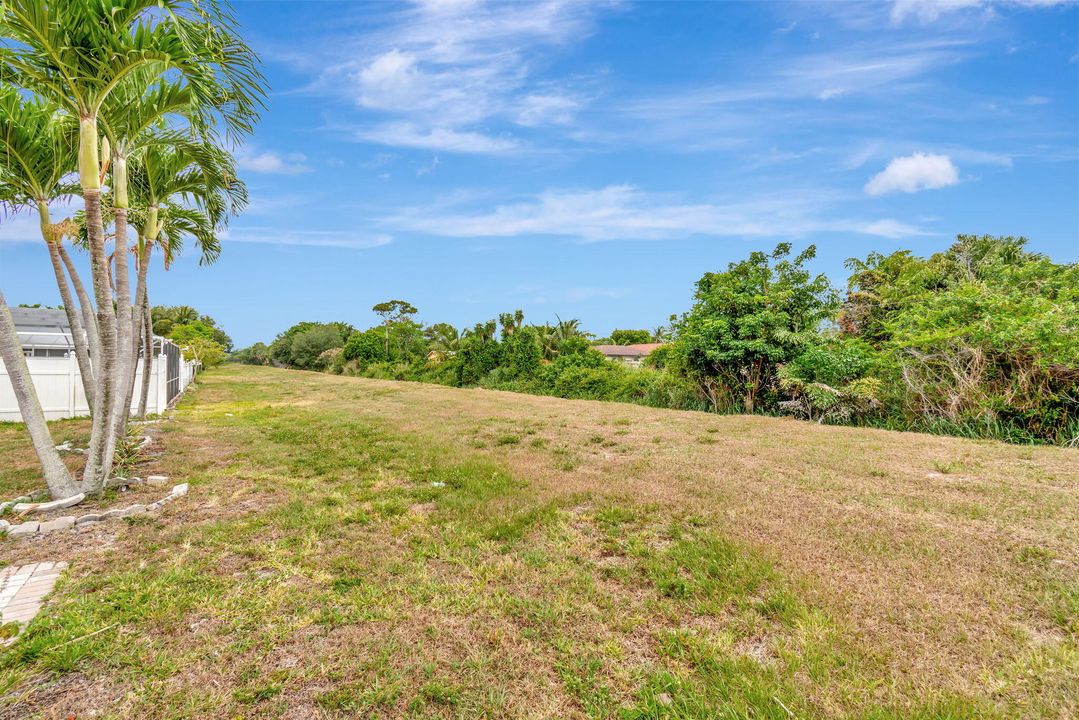 For Sale: $715,000 (4 beds, 2 baths, 2369 Square Feet)