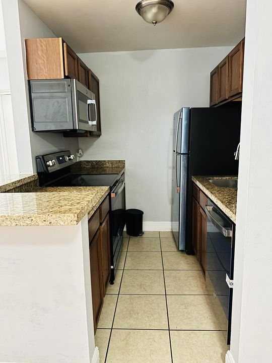 For Rent: $2,000 (2 beds, 1 baths, 864 Square Feet)